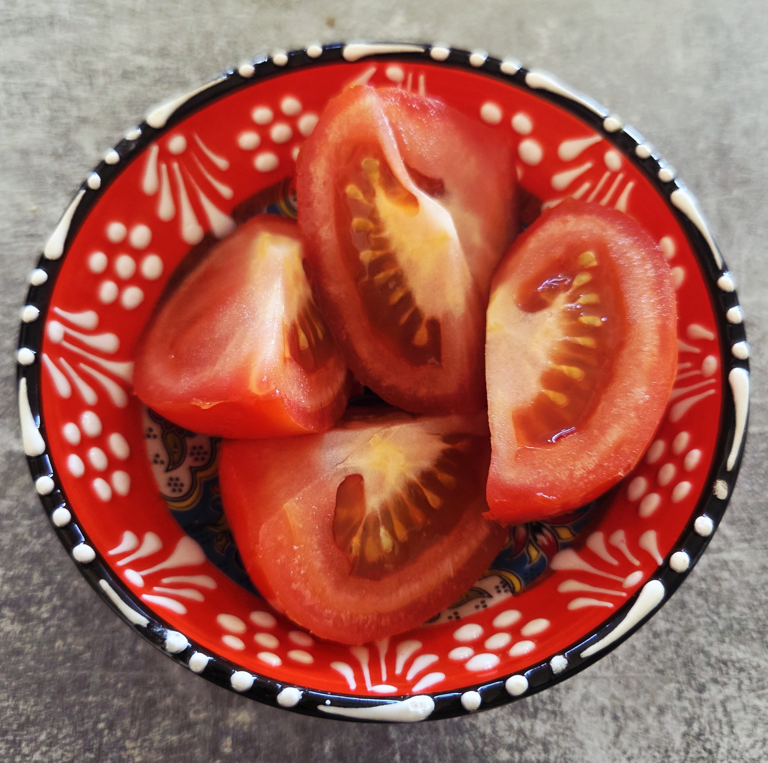 Photo of a bowl of fresh tomatoes
