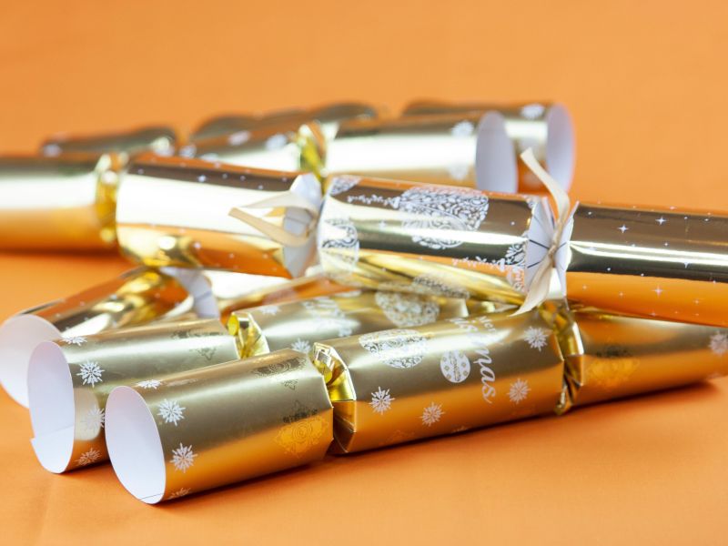 Photo of gold Christmas crackers